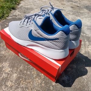 NIKE

Tanjun, Wolf Grey/gym Blue/white
